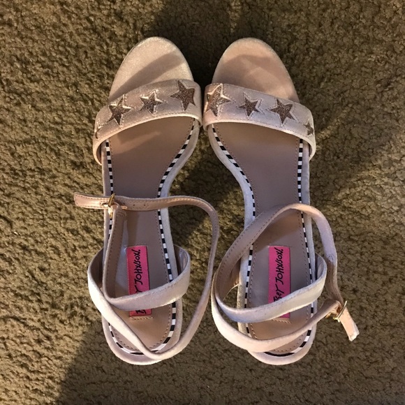 Heels - Picture 2 of 3